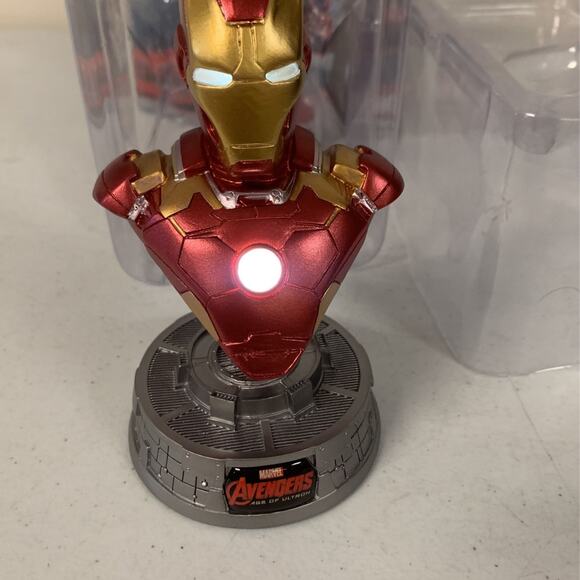 Avengers: Age of Ultron Light Up Paperweight Bust Iron Man - Picture 6 of 10
